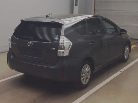 2011 Toyota Prius alpha ZVW40W[1]