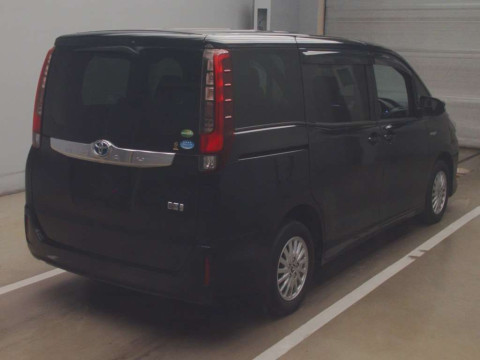 2014 Toyota Noah ZWR80G[1]