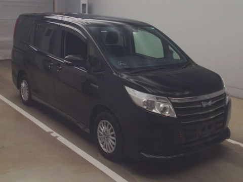 2014 Toyota Noah ZWR80G[2]