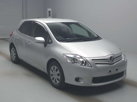 2010 Toyota Auris NZE151H[2]