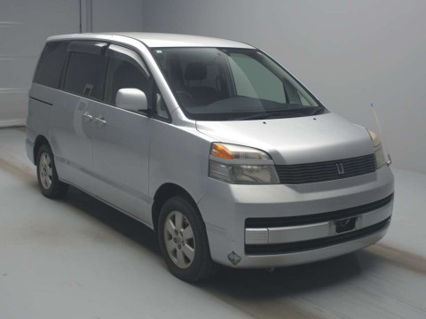 2002 Toyota Voxy AZR60G[2]