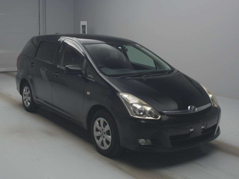 2005 Toyota Wish ANE10G[2]