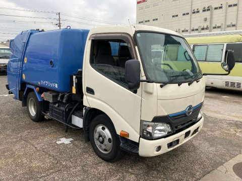 2017 Hino Dutro Hybrid XKU600X[2]