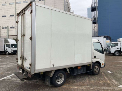 2012 Toyota Dyna Truck XZU605[1]