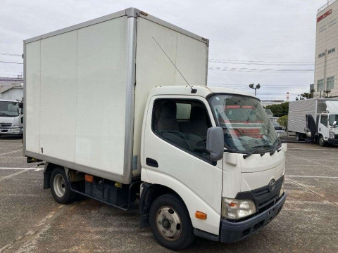 2012 Toyota Dyna Truck XZU605[2]