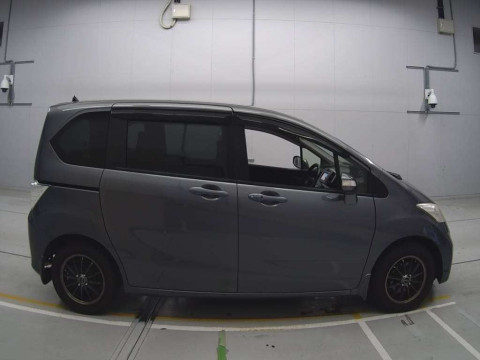 2012 Honda Freed GB3[2]