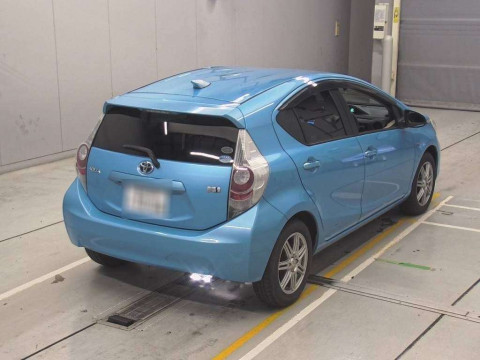 2012 Toyota Aqua NHP10[1]