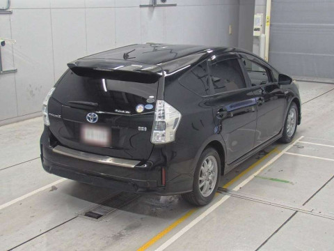 2012 Toyota Prius alpha ZVW41W[1]