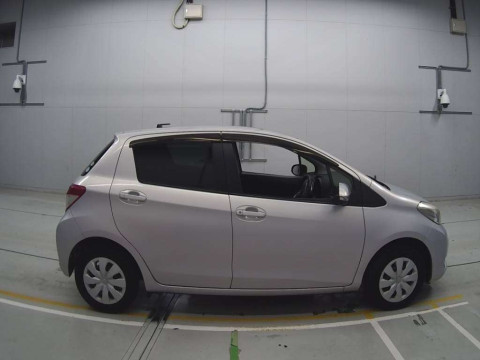 2013 Toyota Vitz KSP130[2]