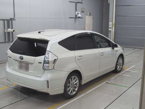 2014 Toyota Prius alpha ZVW41W[1]