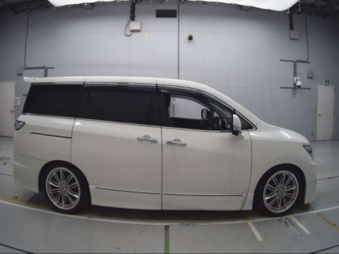 2013 Nissan Elgrand PE52[2]