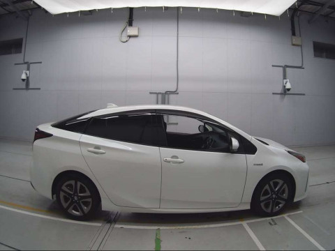 2019 Toyota Prius ZVW51[2]