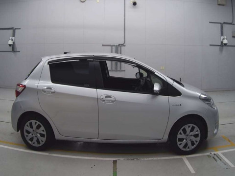 2018 Toyota Vitz NHP130[2]