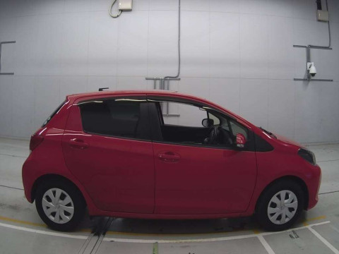 2017 Toyota Vitz NSP130[2]