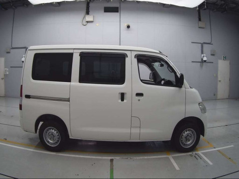 2015 Toyota Townace Van S402M[2]