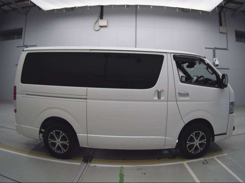 2021 Toyota Hiace Van GDH201V[2]