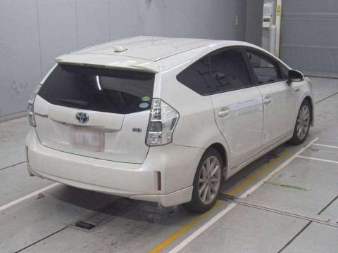 2013 Toyota Prius alpha ZVW41W[1]