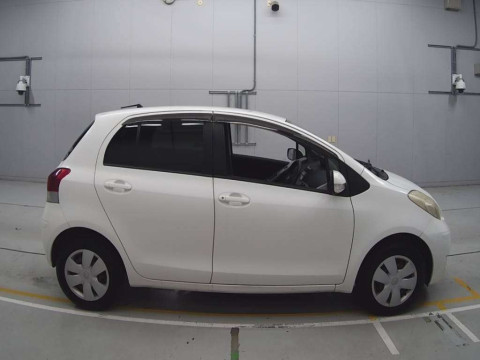 2008 Toyota Vitz SCP90[2]