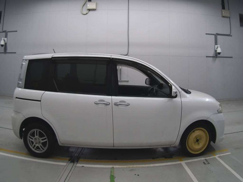 2012 Toyota Sienta NCP81G[2]