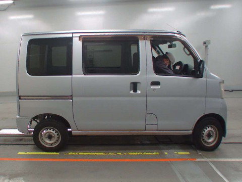 2011 Daihatsu Hijet Cargo S321V[2]