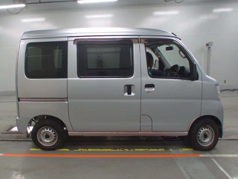 2016 Daihatsu Hijet Cargo S331V[2]