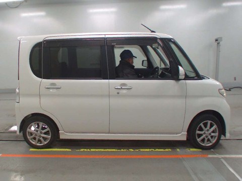 2012 Daihatsu Tanto L375S[2]