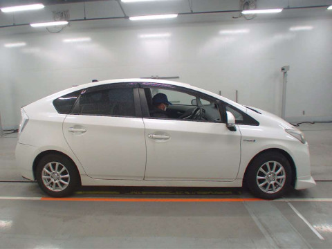 2011 Toyota Prius ZVW30[2]