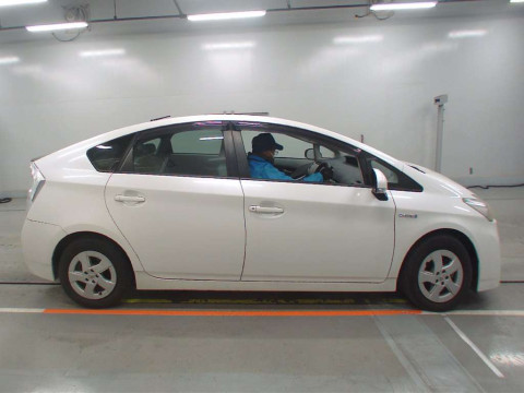 2010 Toyota Prius ZVW30[2]