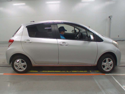 2012 Toyota Vitz NSP135[2]