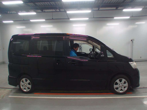 2009 Nissan Serena CC25[2]