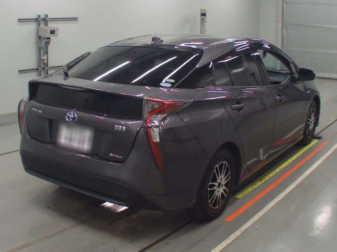 2016 Toyota Prius ZVW55[1]