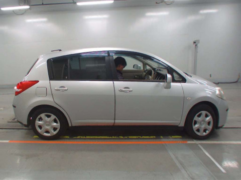 2009 Nissan Tiida C11[2]