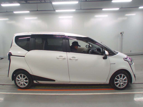 2017 Toyota Sienta NHP170G[2]