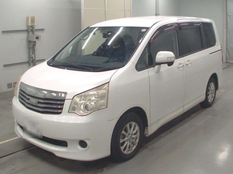 2013 Toyota Noah ZRR70G[0]