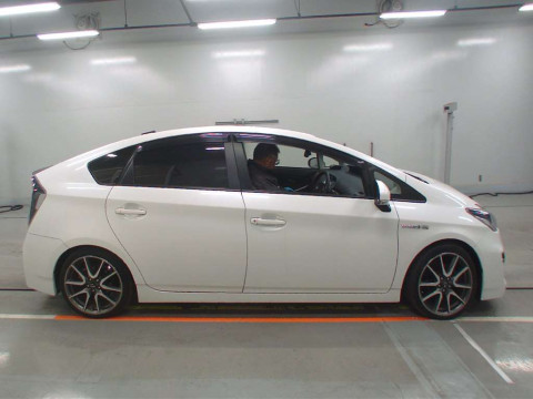 2014 Toyota Prius ZVW30[2]