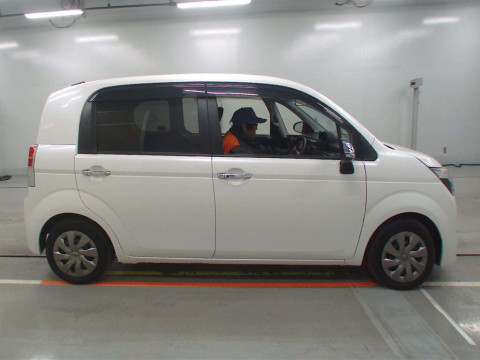 2015 Toyota Spade NCP141[2]