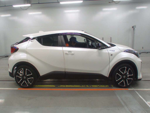 2020 Toyota C-HR ZYX11[2]