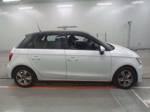 2016 Audi A1 8XCHZ[2]