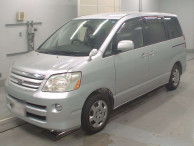 2005 Toyota Noah