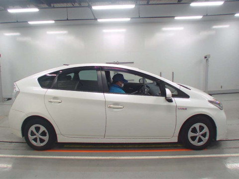 2014 Toyota Prius ZVW30[2]