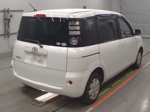 2010 Toyota Sienta NCP81G[1]