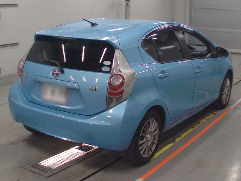 2012 Toyota Aqua NHP10[1]