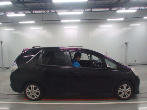 2012 Honda Fit Shuttle Hybrid GP2[2]