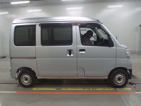 2020 Daihatsu Hijet Cargo S331V[2]