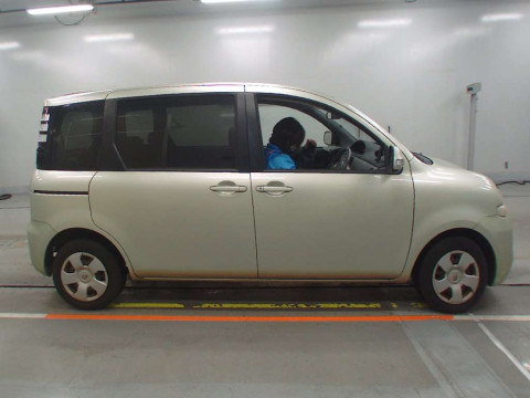 2008 Toyota Sienta NCP81G[2]