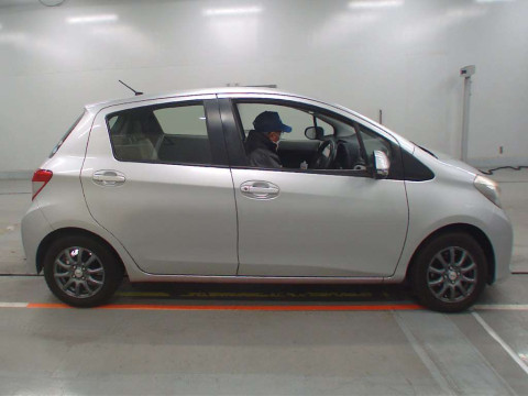 2012 Toyota Vitz KSP130[2]