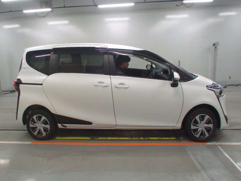 2020 Toyota Sienta NCP175G[2]