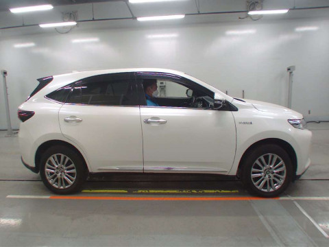 2018 Toyota Harrier Hybrid AVU65W[2]