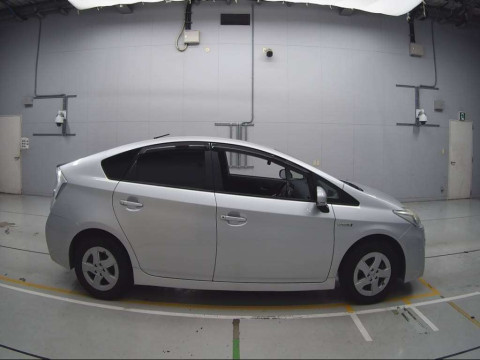 2011 Toyota Prius ZVW30[2]