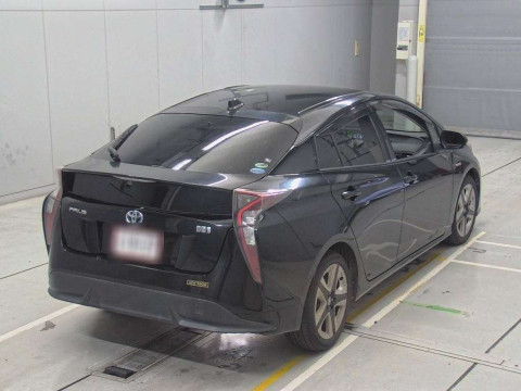 2016 Toyota Prius ZVW50[1]